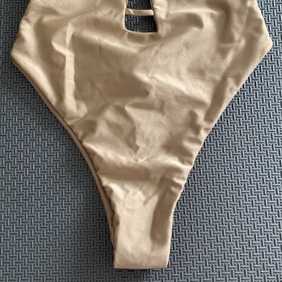 Montce Caged Gold Metallic One Piece, Size M - Picture 5 of 15